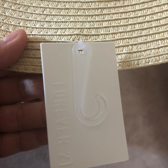 Straw Beach Hat - Picture 4 of 4